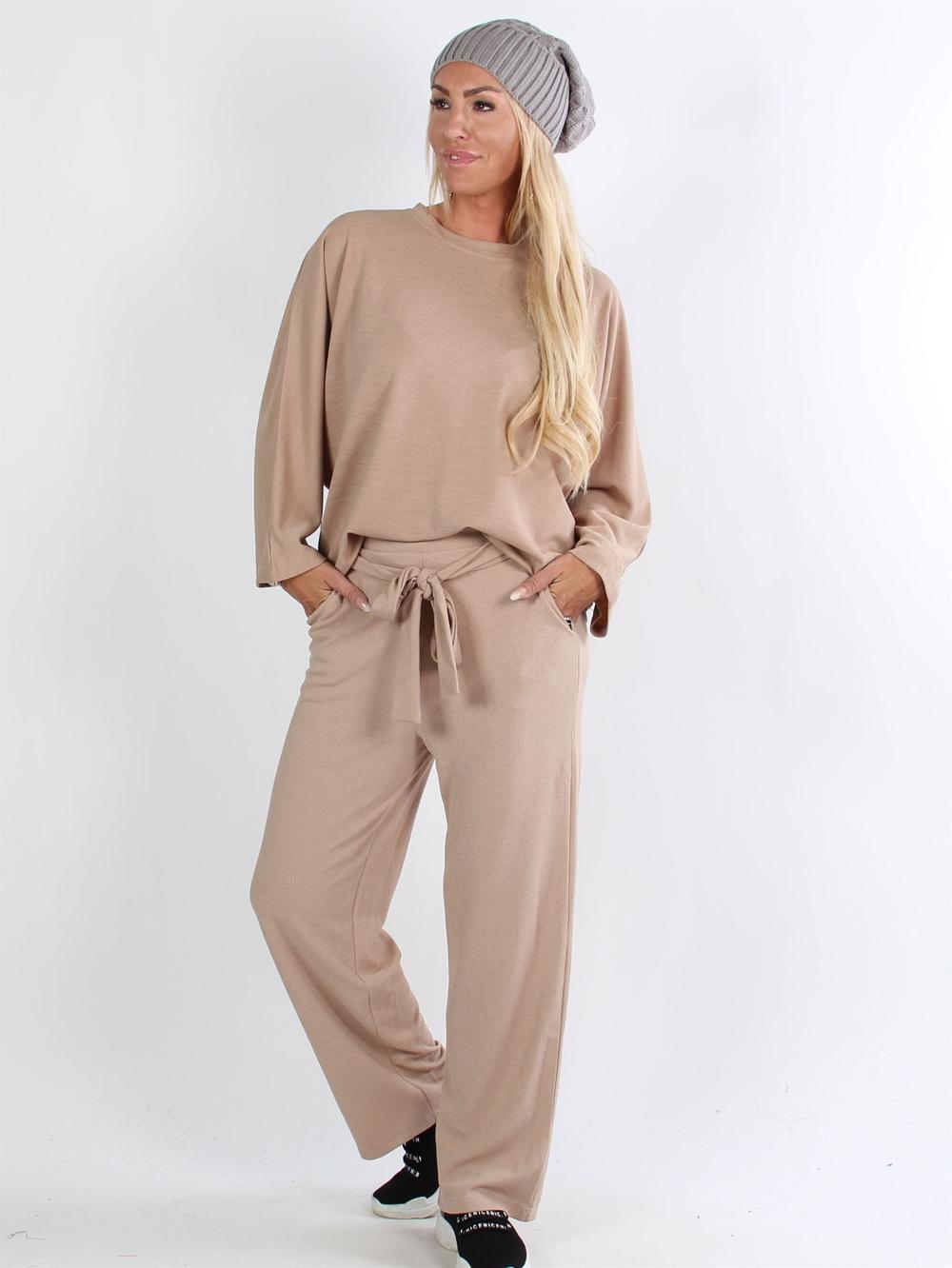 Riga - Snyggt beigefärgat överdimensionerat set med band